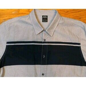 Nice Oakley Short Sleeve Button Up Camp Shirt Men's XL Blue Bowler Shirt EUC